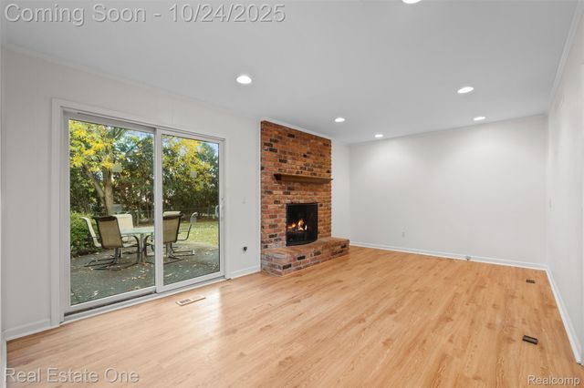 1477 Oakcrest Drive, Troy, MI 48083