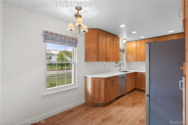 1477 Oakcrest Drive, Troy, MI 48083