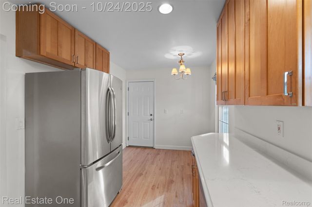 1477 Oakcrest Drive, Troy, MI 48083