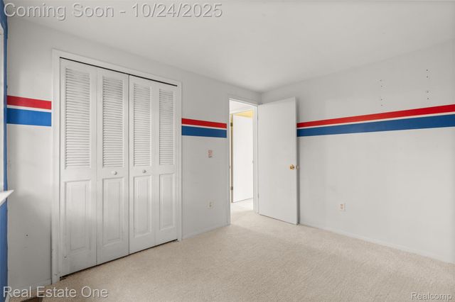 1477 Oakcrest Drive, Troy, MI 48083