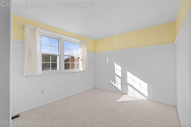 1477 Oakcrest Drive, Troy, MI 48083