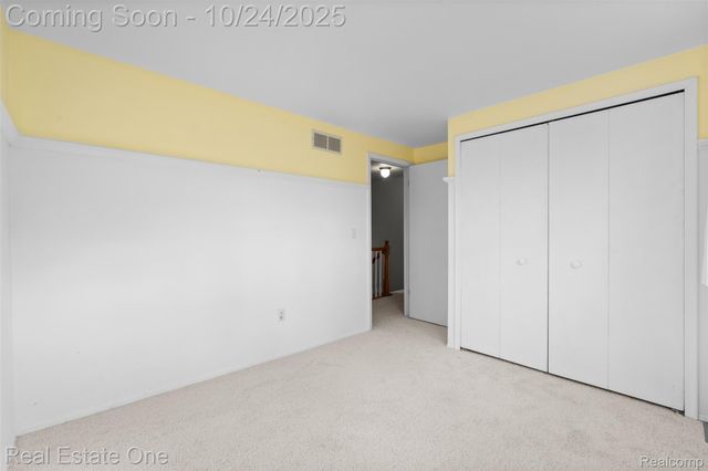 1477 Oakcrest Drive, Troy, MI 48083