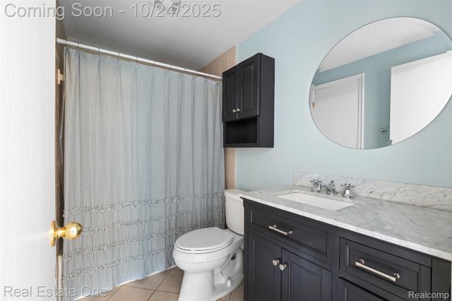 1477 Oakcrest Drive, Troy, MI 48083