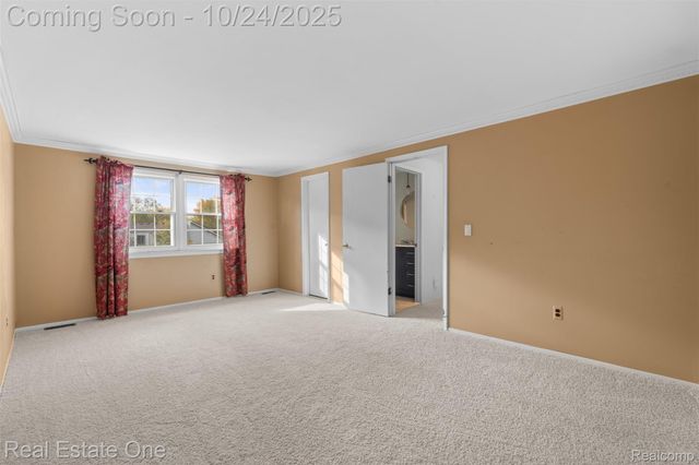 1477 Oakcrest Drive, Troy, MI 48083