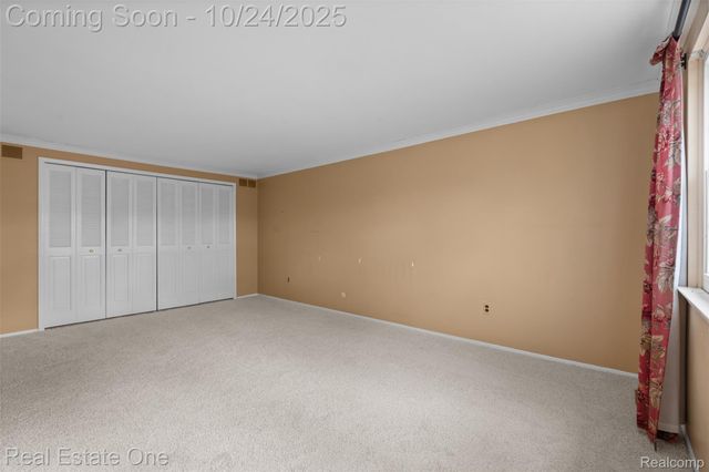 1477 Oakcrest Drive, Troy, MI 48083