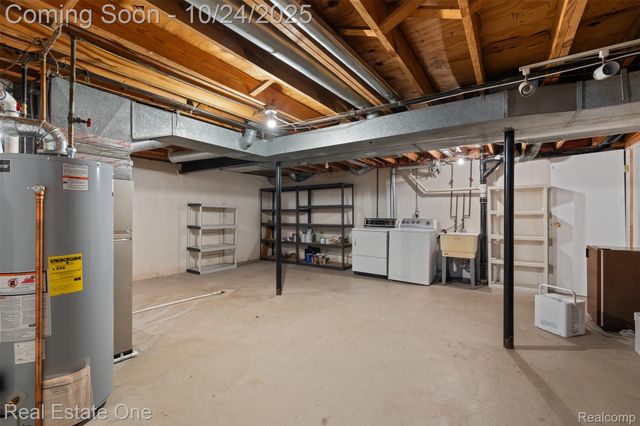 1477 Oakcrest Drive, Troy, MI 48083