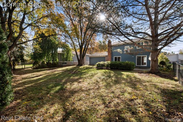 1477 Oakcrest Drive, Troy, MI 48083