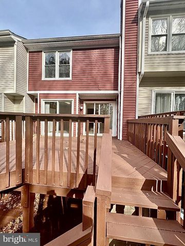 11570 HILL MEADE LN, Woodbridge, VA 22192