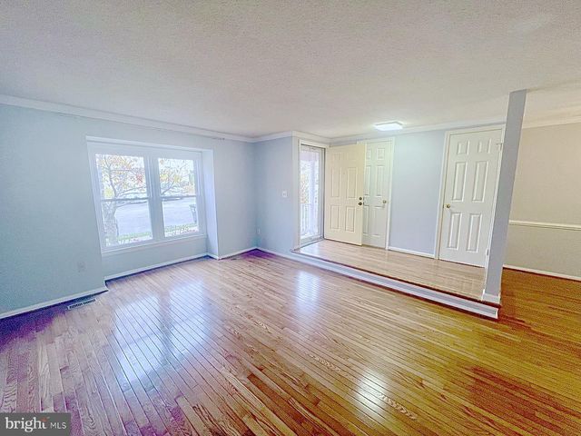 11570 HILL MEADE LN, Woodbridge, VA 22192