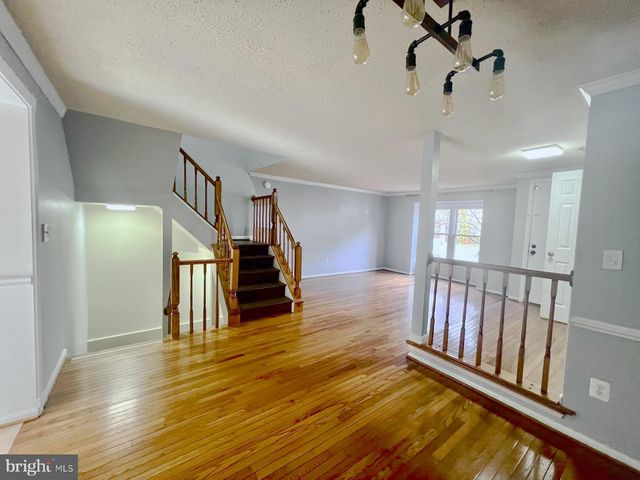 11570 HILL MEADE LN, Woodbridge, VA 22192