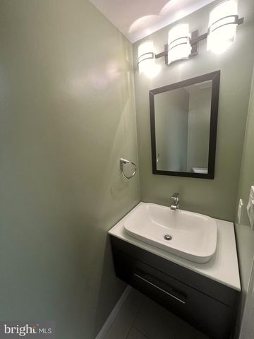 11570 HILL MEADE LN, Woodbridge, VA 22192