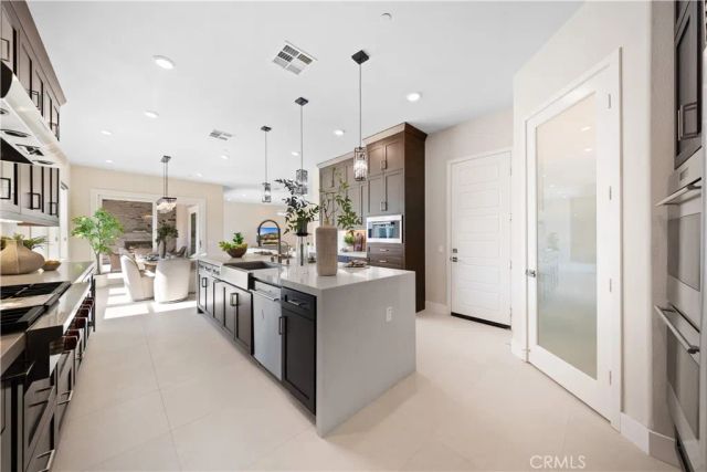 60 Harlow, Irvine, CA 92618