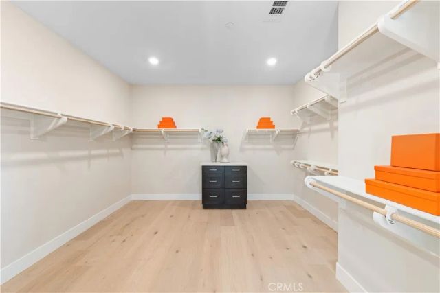 60 Harlow, Irvine, CA 92618