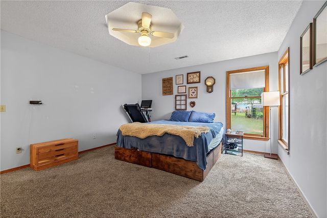 909 W Linden Street, Rogers, AR 72756