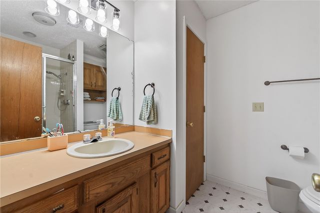 909 W Linden Street, Rogers, AR 72756