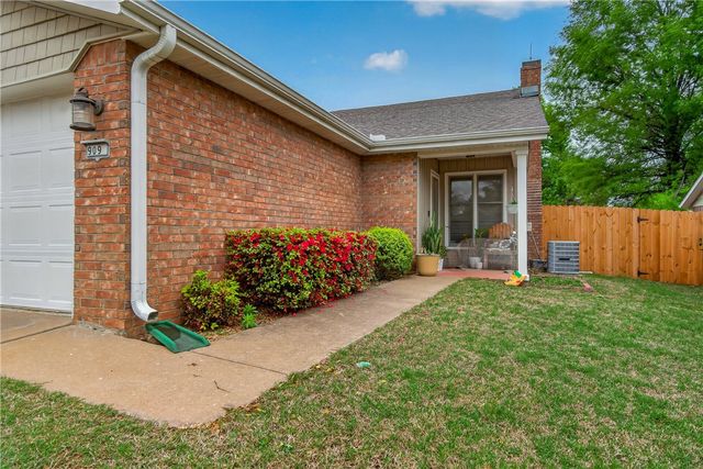 909 W Linden Street, Rogers, AR 72756