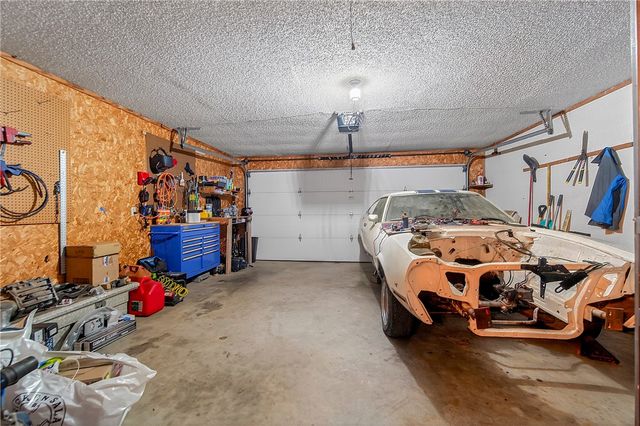 909 W Linden Street, Rogers, AR 72756