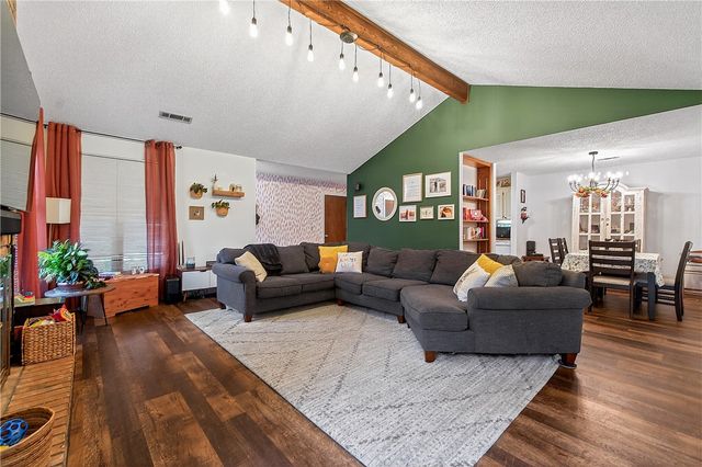 909 W Linden Street, Rogers, AR 72756