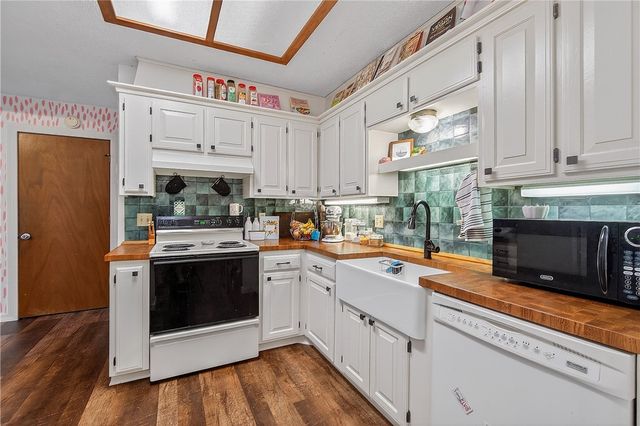 909 W Linden Street, Rogers, AR 72756