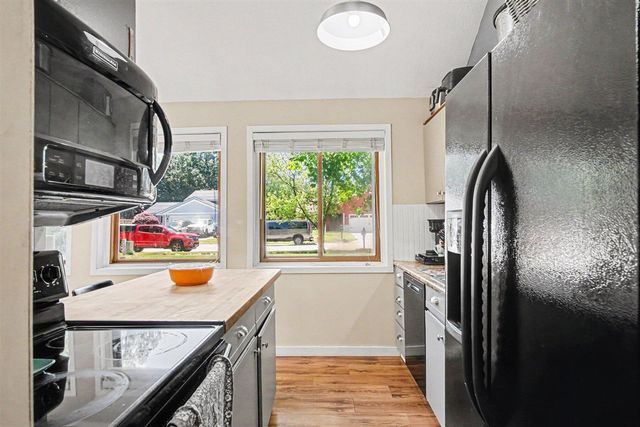 813 Tierra Street, Grand Rapids, MI 49508