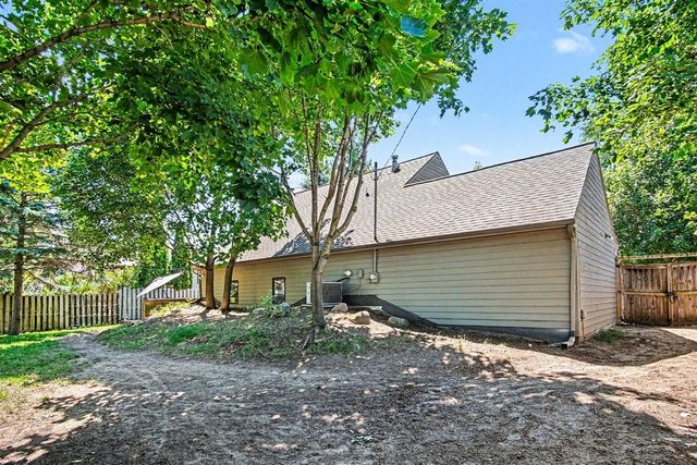 813 Tierra Street, Grand Rapids, MI 49508