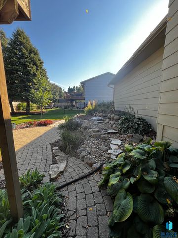 6520 W Westminster Dr Drive, Sioux Falls, SD 57106