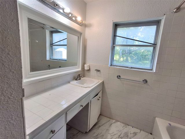 3717 W Spurgeon Street, Fort Worth, TX 76133