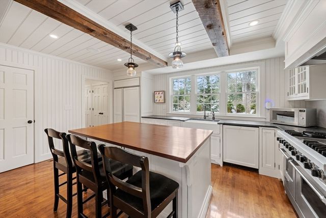 25 Longmeadow Road, Wellesley, MA 02482