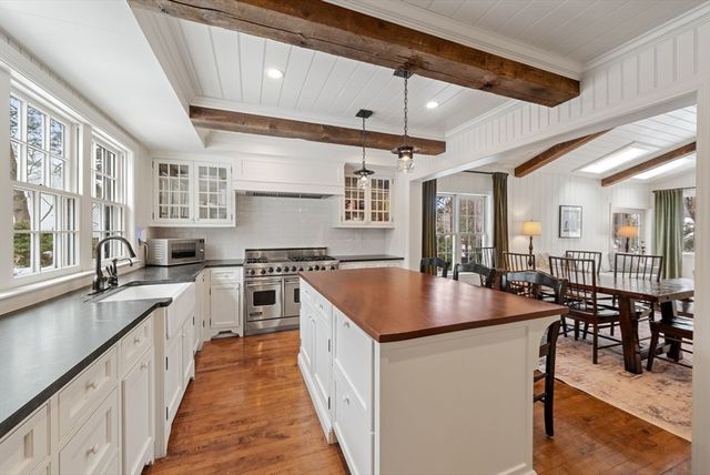 25 Longmeadow Road, Wellesley, MA 02482