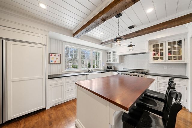 25 Longmeadow Road, Wellesley, MA 02482