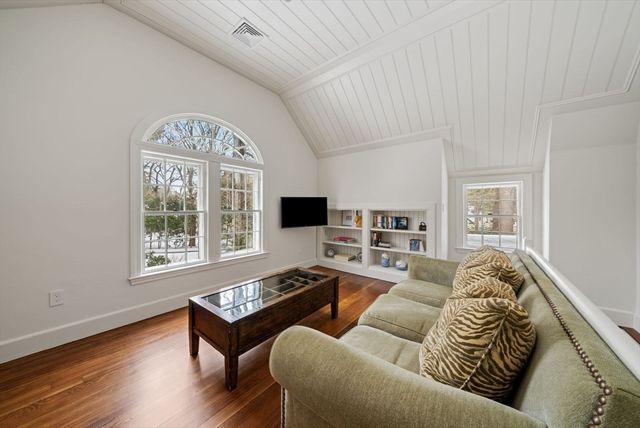 25 Longmeadow Road, Wellesley, MA 02482