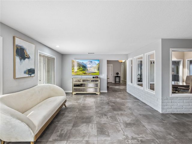 19786 Symeron Road, Apple Valley, CA 92307