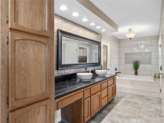 19786 Symeron Road, Apple Valley, CA 92307