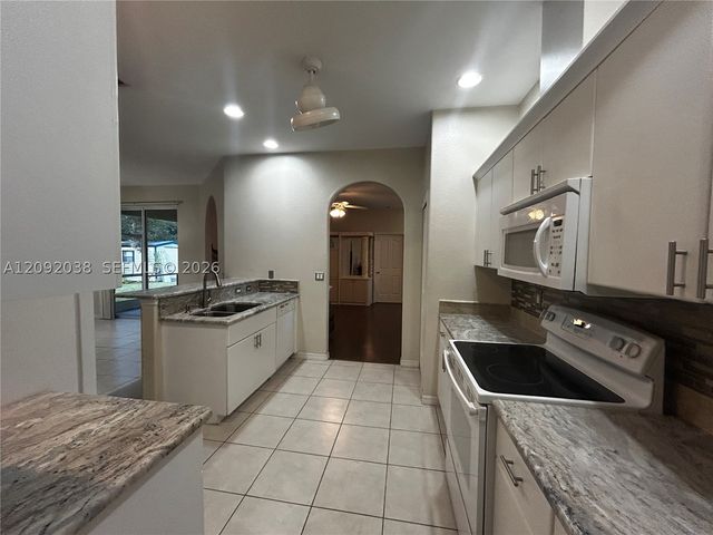 3894 Roderigo, North Port, FL 34286