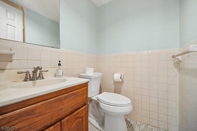 905 Montague Ave, Woodbridge Twp., NJ 08830