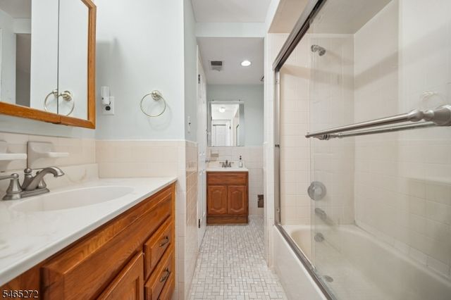 905 Montague Ave, Woodbridge Twp., NJ 08830