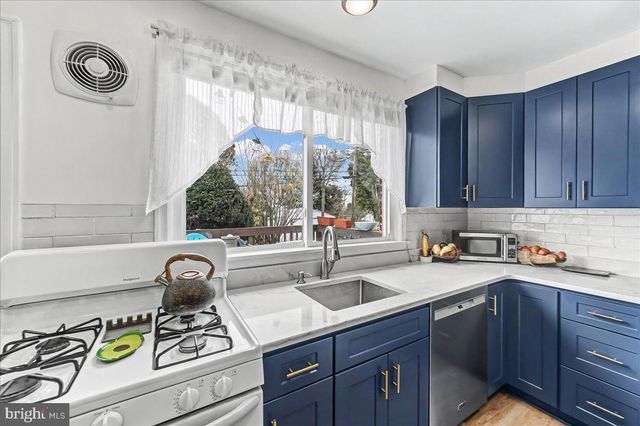 4 S CHESTER AVE, Aldan, PA 19018