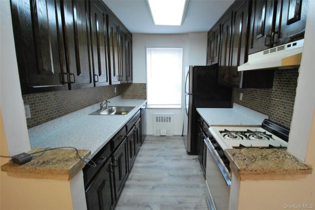 7 Balint Drive 625, Yonkers, NY 10710