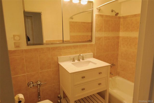 7 Balint Drive 625, Yonkers, NY 10710