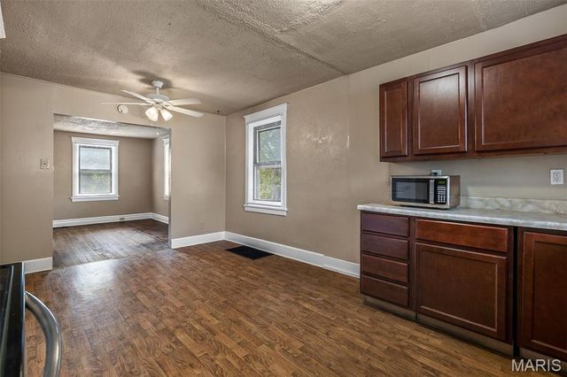 10651 Thorpe Avenue, St Louis, MO 63114