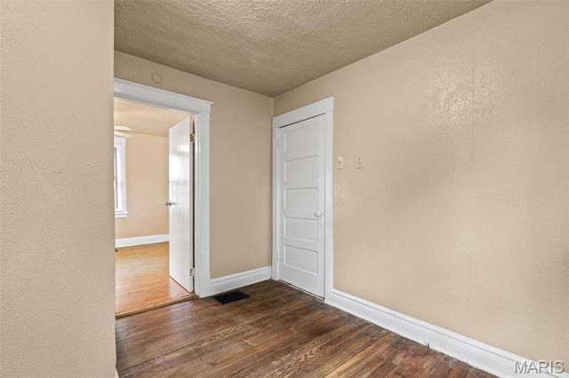 10651 Thorpe Avenue, St Louis, MO 63114