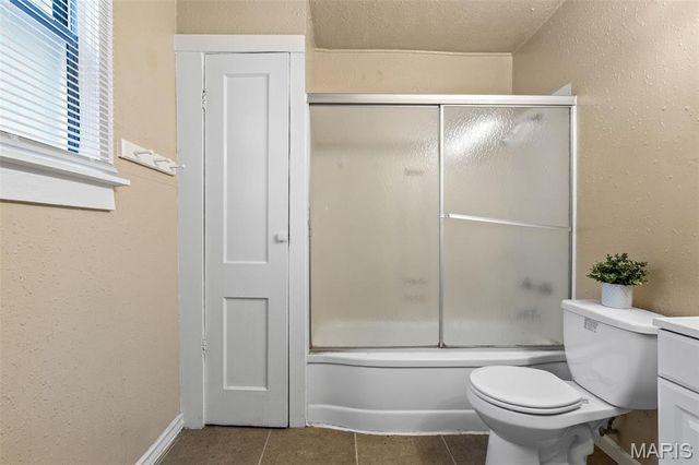 10651 Thorpe Avenue, St Louis, MO 63114