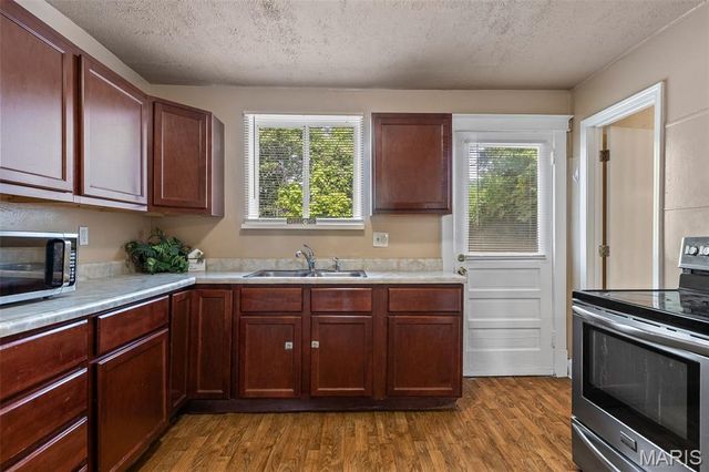 10651 Thorpe Avenue, St Louis, MO 63114