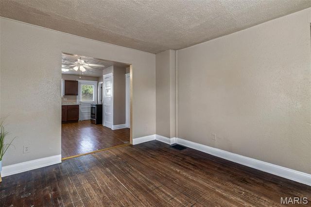 10651 Thorpe Avenue, St Louis, MO 63114