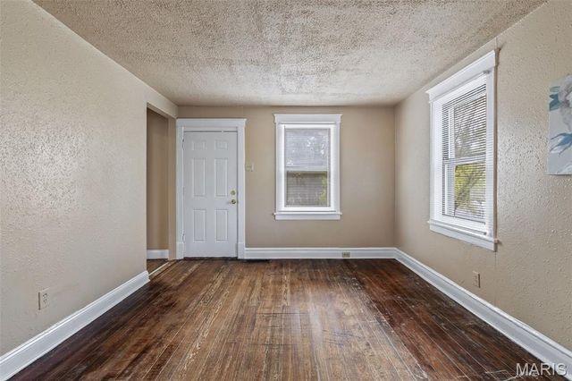 10651 Thorpe Avenue, St Louis, MO 63114