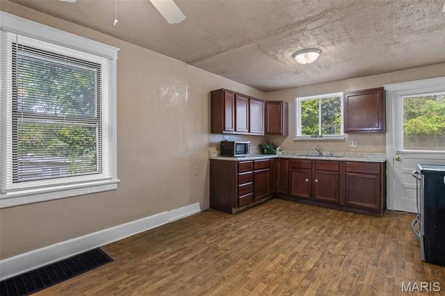 10651 Thorpe Avenue, St Louis, MO 63114