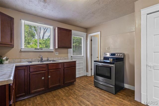 10651 Thorpe Avenue, St Louis, MO 63114