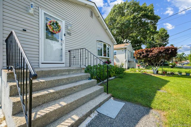 142 N 27th Street, Wheatley Heights, NY 11798
