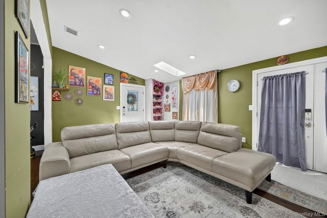 142 N 27th Street, Wheatley Heights, NY 11798