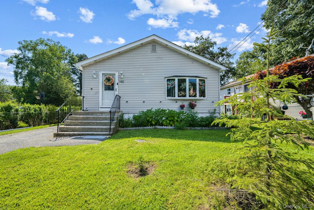142 N 27th Street, Wheatley Heights, NY 11798 — exterior
